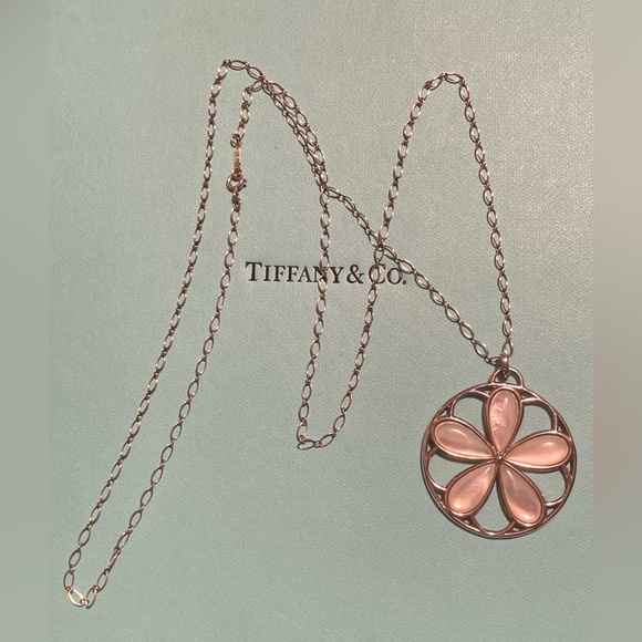 Tiffany & Co - Mother of Pearl silver Pendant with a 30 inch Oval link chain - Picture 6 of 12